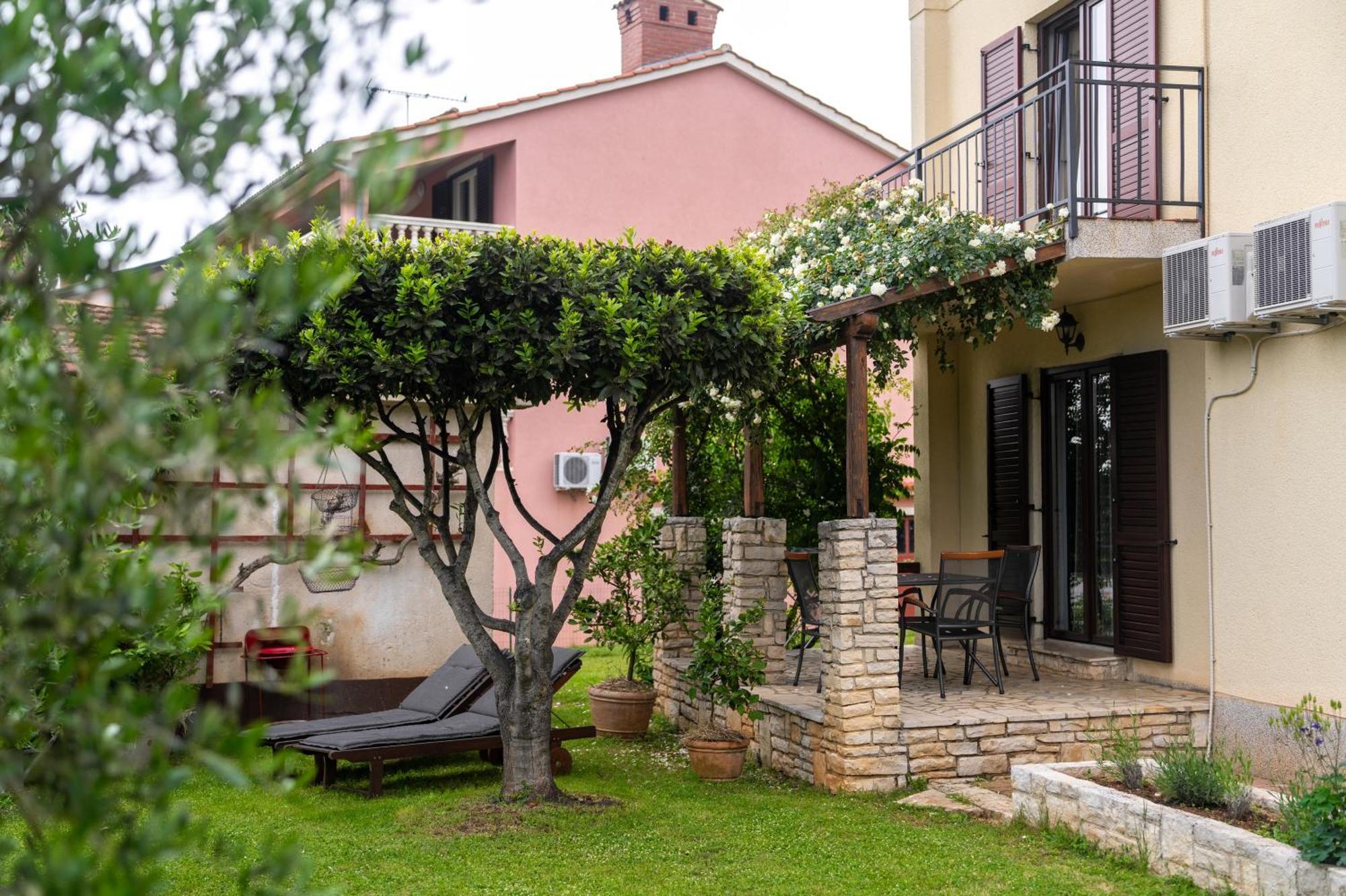 Blue Apartment Vrsar Exterior photo